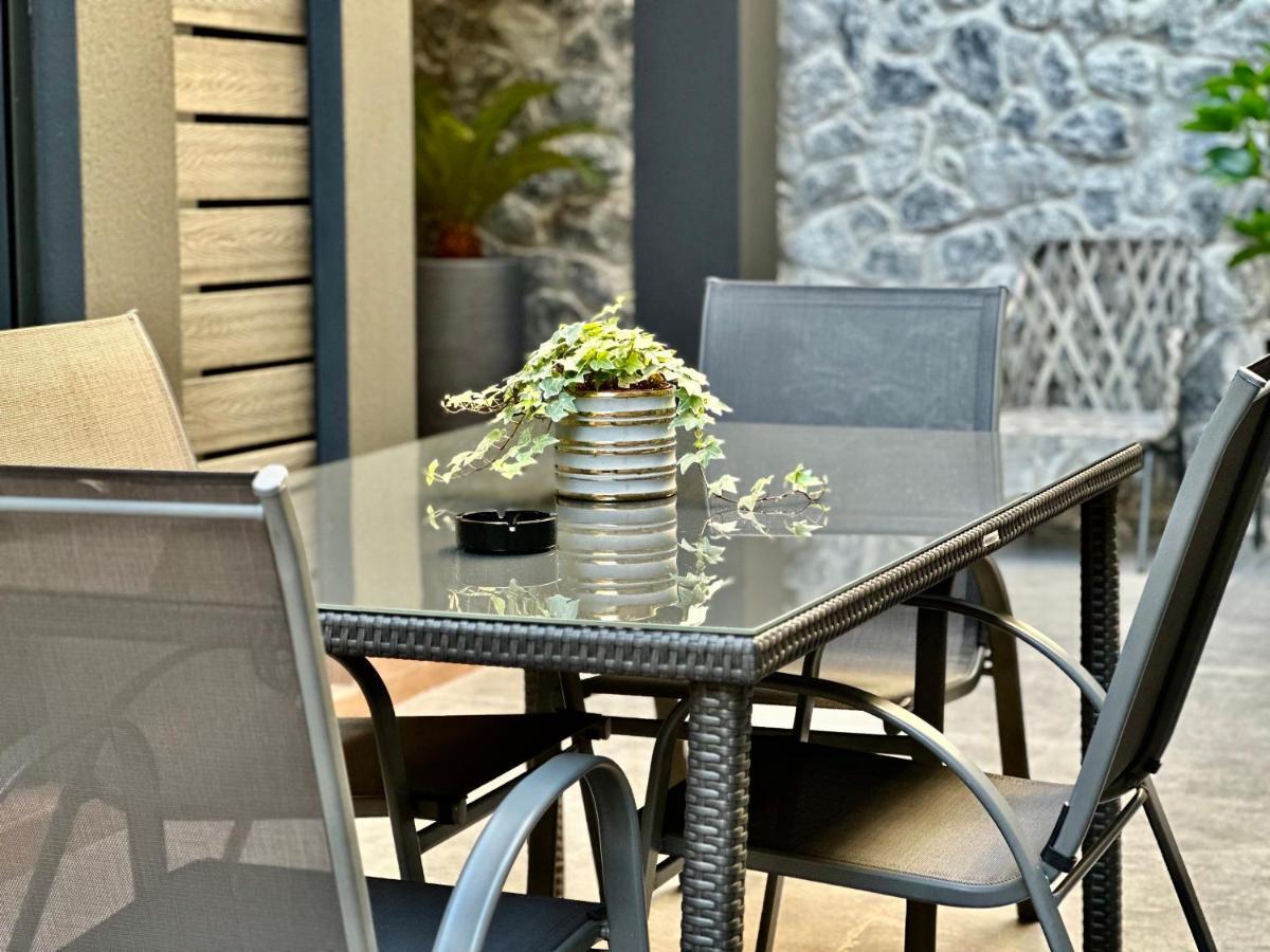 T&T Luxury Apartments - Rooftop Jacuzzi เอเธนส์ ภายนอก รูปภาพ