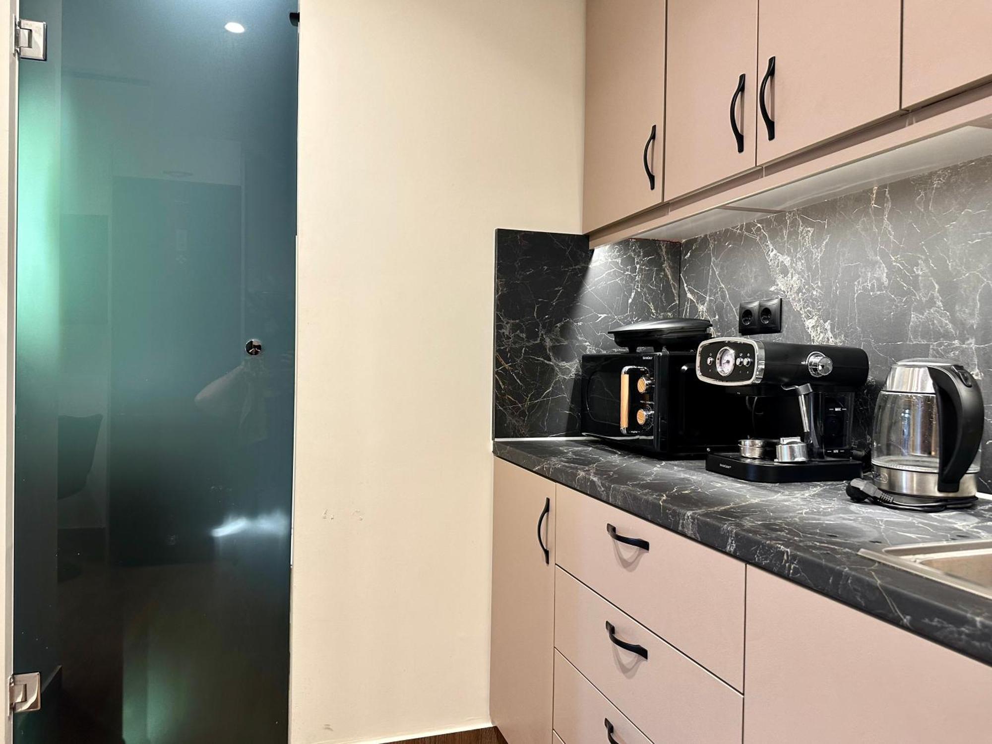 T&T Luxury Apartments - Rooftop Jacuzzi เอเธนส์ ภายนอก รูปภาพ
