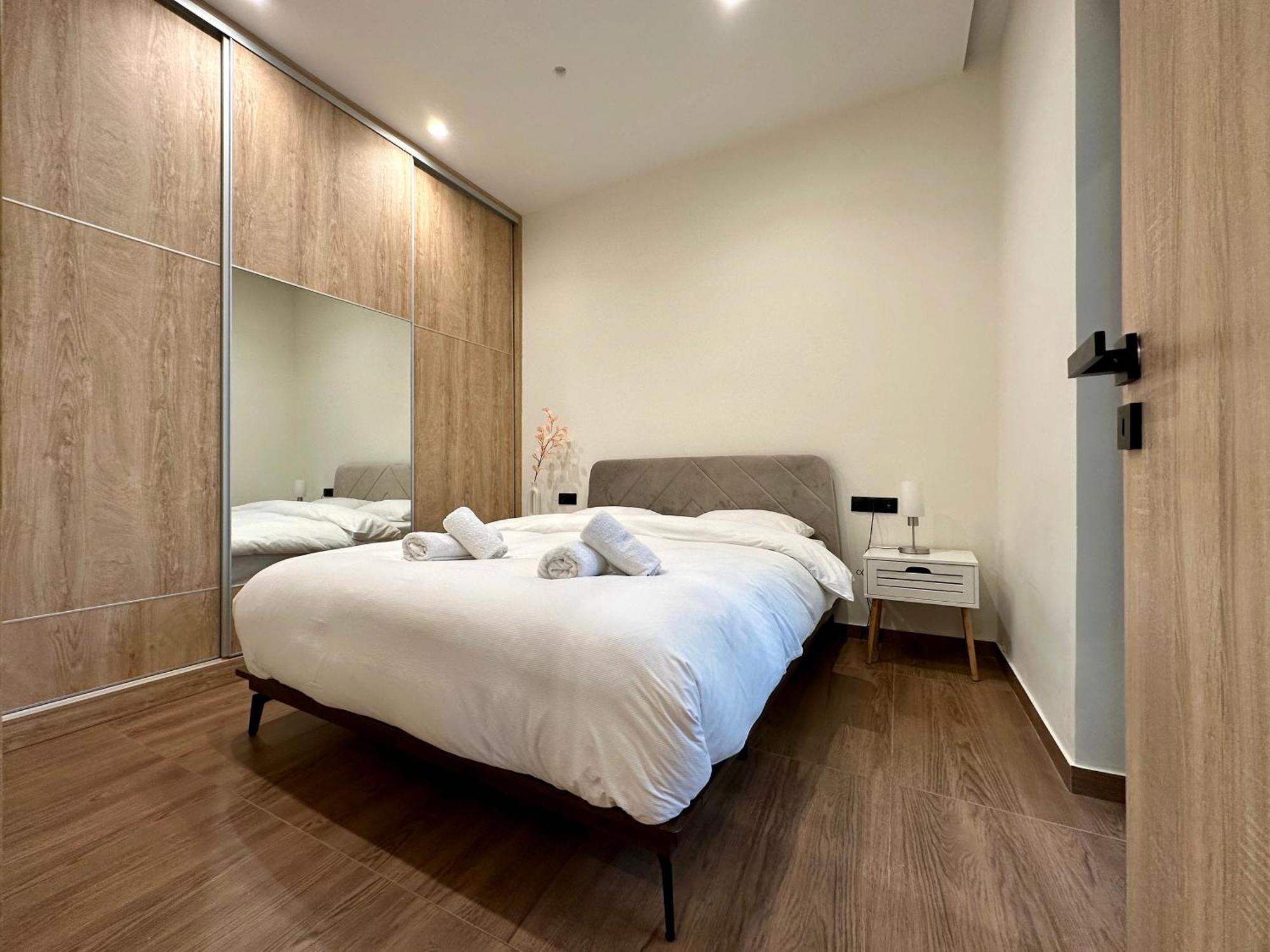 T&T Luxury Apartments - Rooftop Jacuzzi เอเธนส์ ภายนอก รูปภาพ